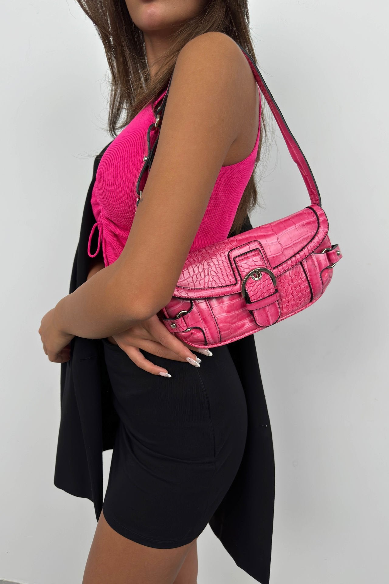 Roze lakleren tas met riemdetail